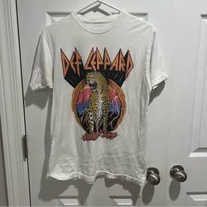 3/$20 Def Leppard White Graphic Tee - Short Sleeve